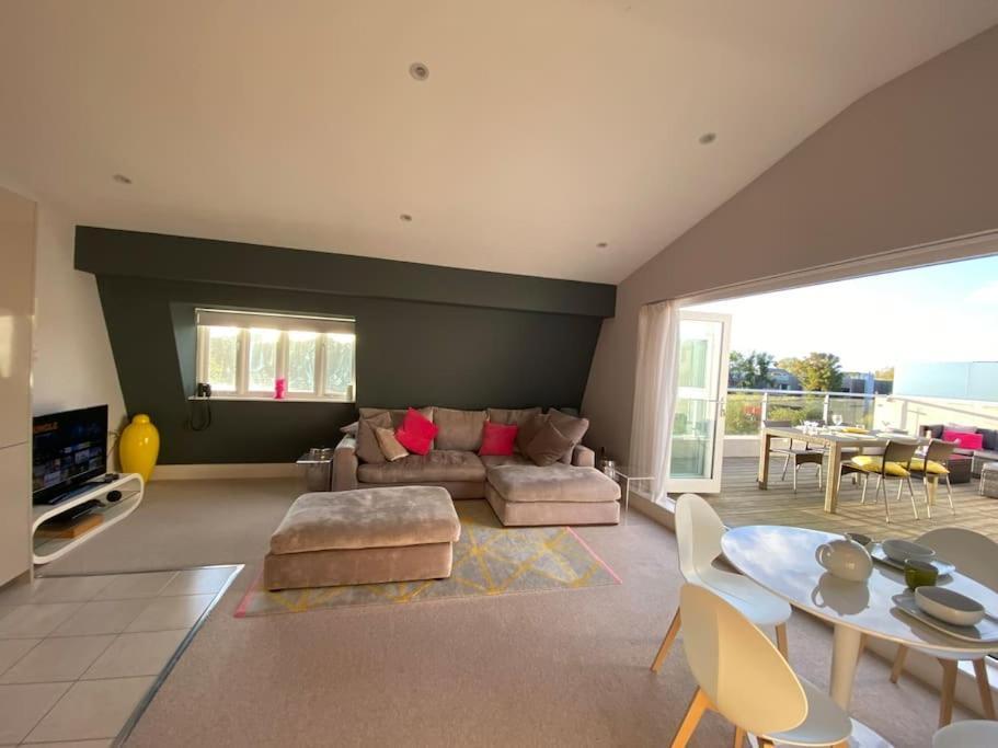 Reed Warbler - Hm111 - Lower Mill Estate Penthouse Apartment With Spa Access Somerford Keynes Exterior photo