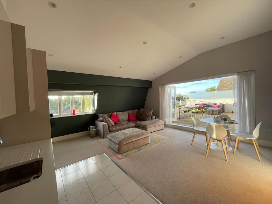 Reed Warbler - Hm111 - Lower Mill Estate Penthouse Apartment With Spa Access Somerford Keynes Exterior photo