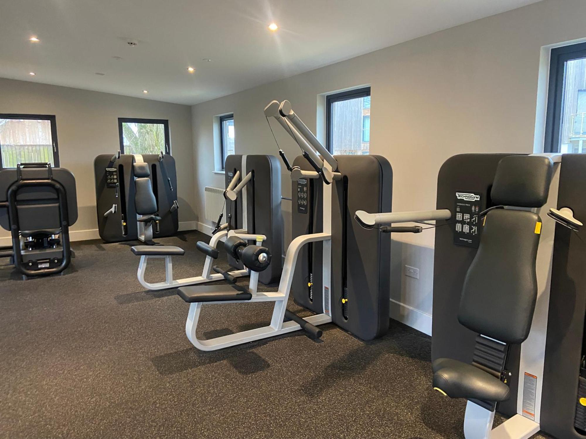 Reed Warbler - Hm111 - Lower Mill Estate Penthouse Apartment With Spa Access Somerford Keynes Exterior photo