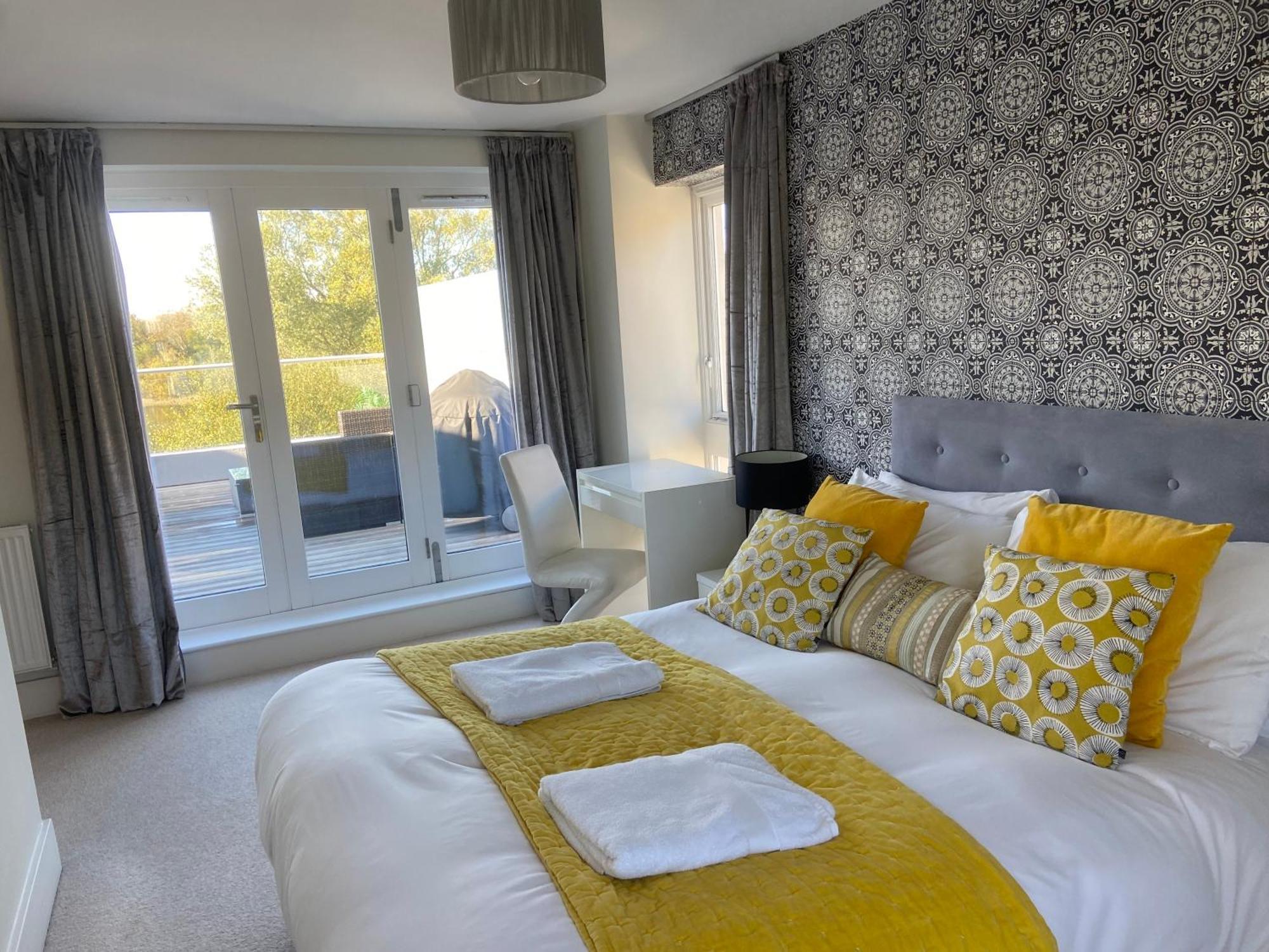 Reed Warbler - Hm111 - Lower Mill Estate Penthouse Apartment With Spa Access Somerford Keynes Exterior photo